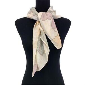 VTG LIZ CLAIBORNE Leaf Design Square Neck Scarf Cream